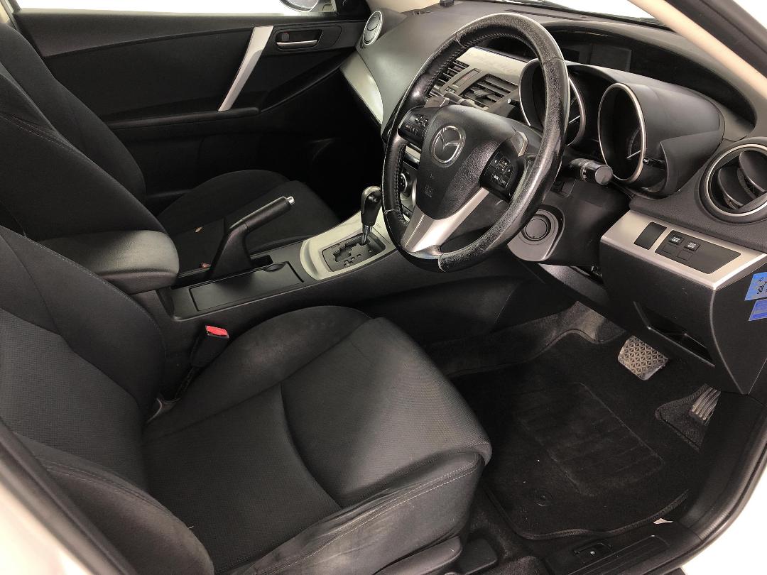 Photo '16' of Mazda Axela