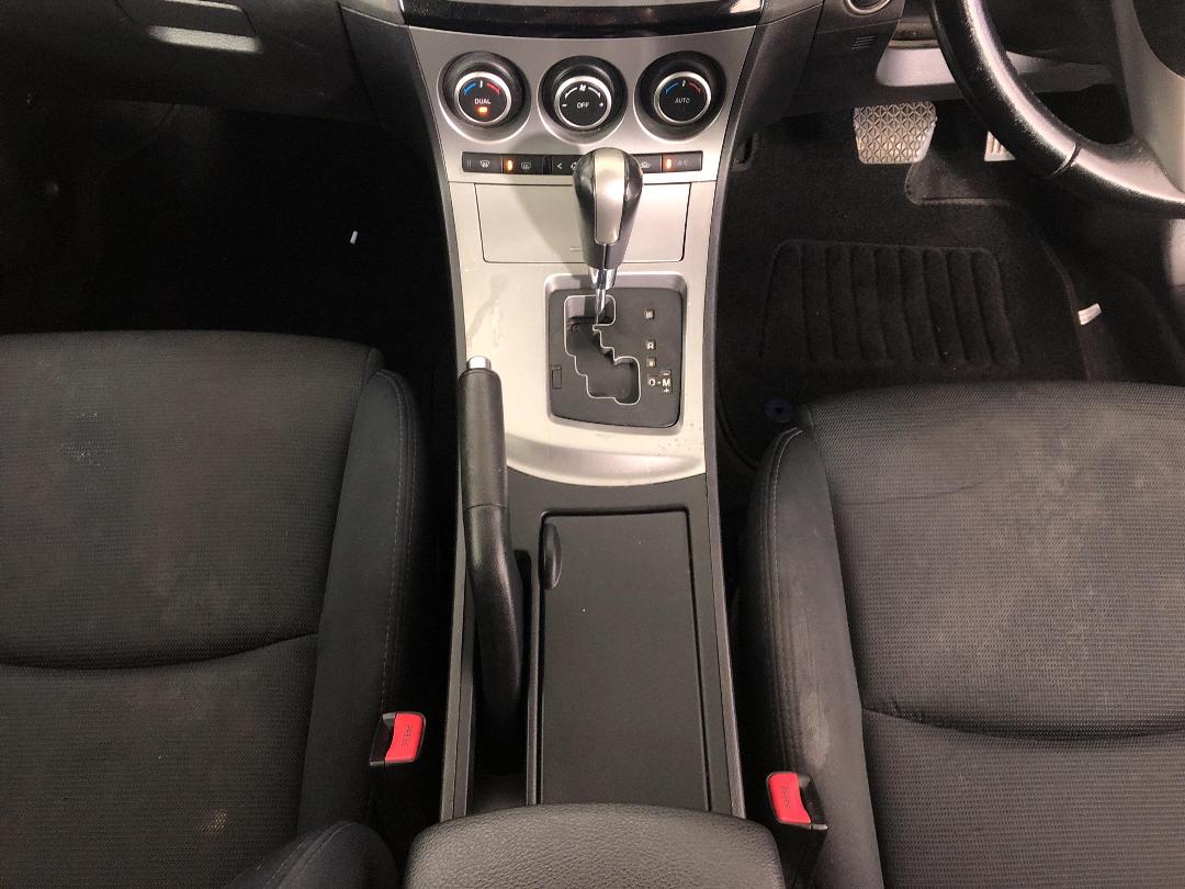 Photo '18' of Mazda Axela