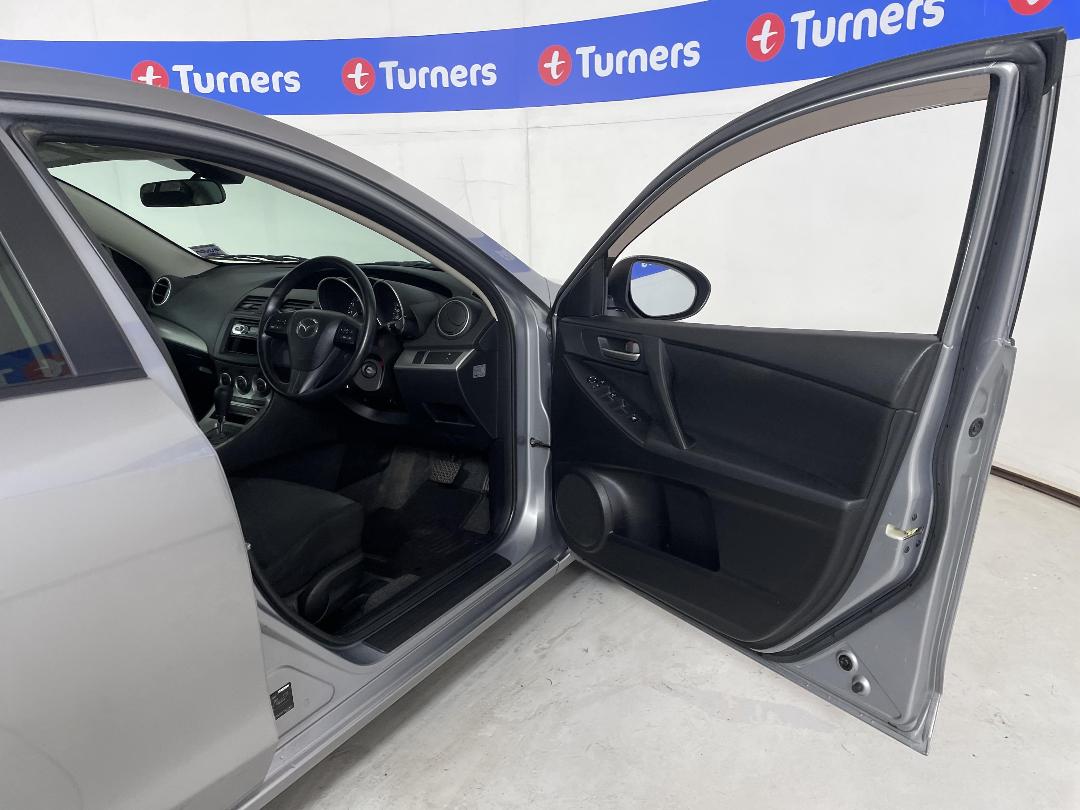 Photo '15' of Mazda Axela Photo '15' of Mazda Axela