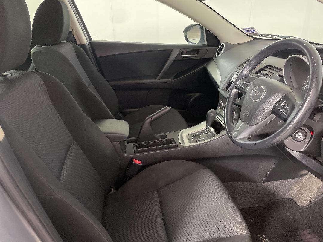 Photo '16' of Mazda Axela Photo '16' of Mazda Axela