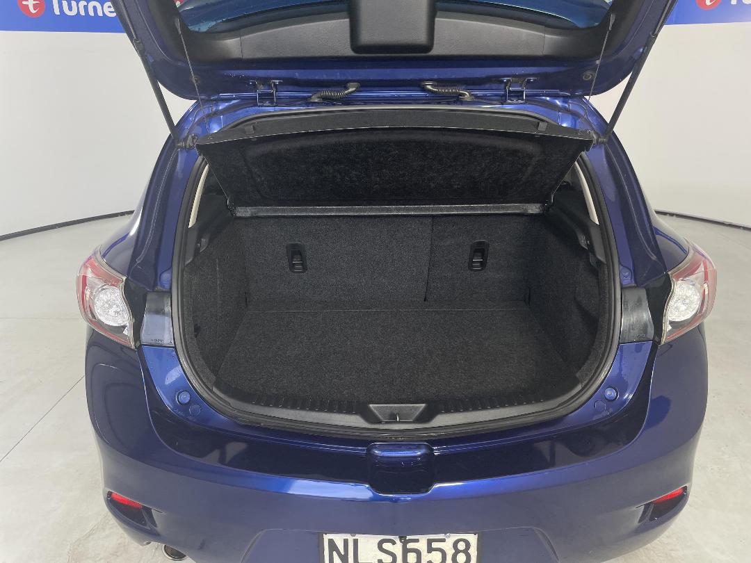 Photo '14' of Mazda Axela