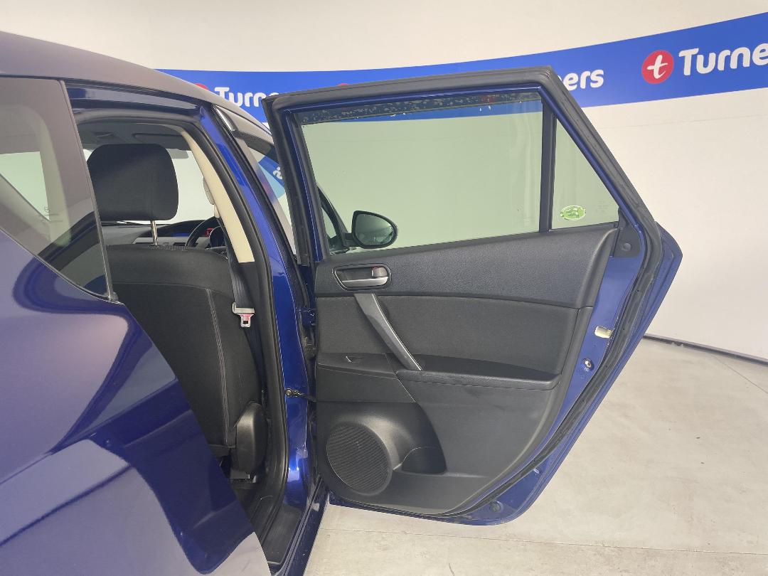 Photo '19' of Mazda Axela