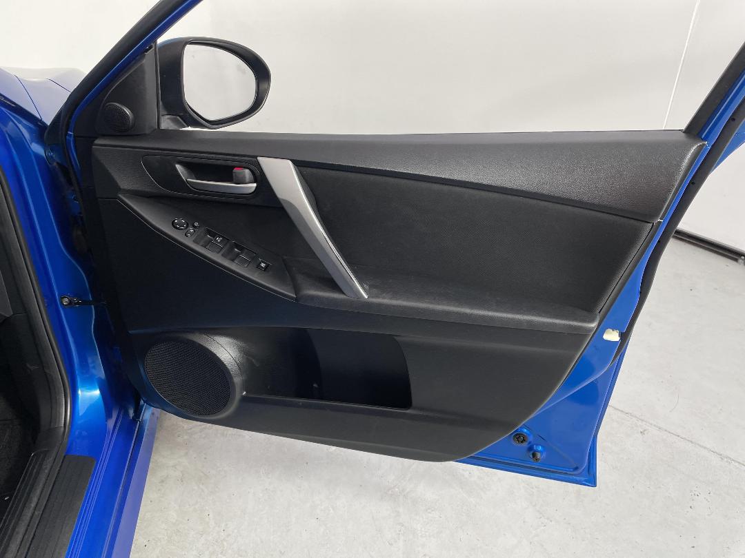 Photo '15' of Mazda Axela