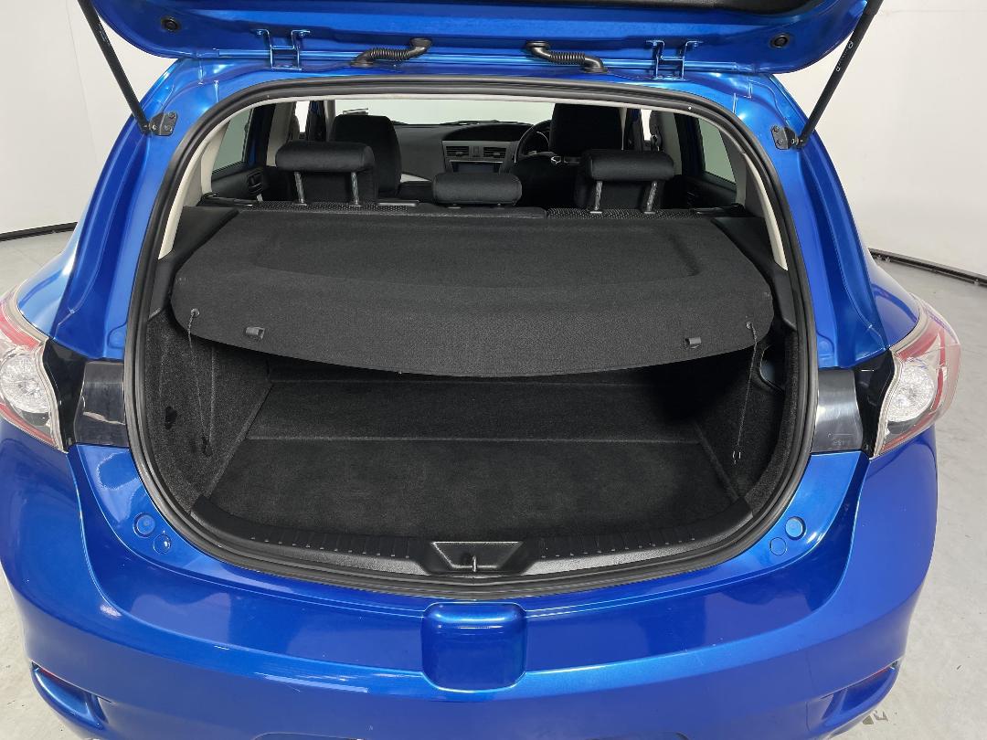 Photo '14' of Mazda Axela