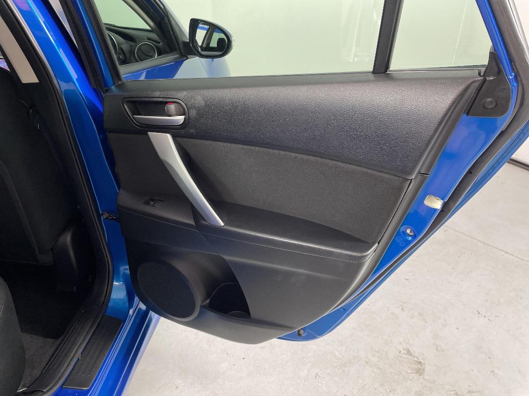 Photo '19' of Mazda Axela