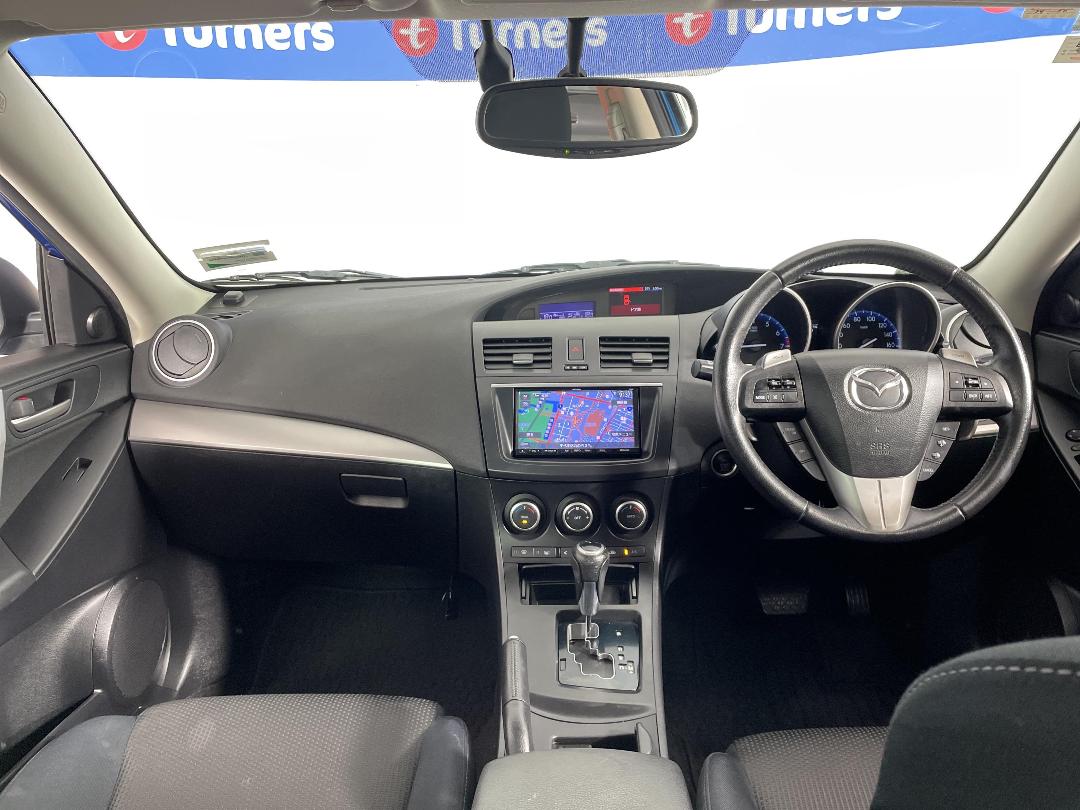 Photo '17' of Mazda Axela