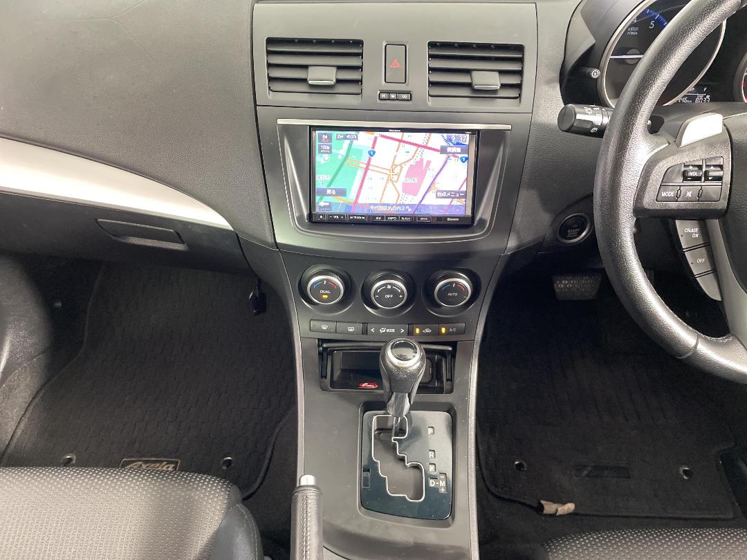 Photo '18' of Mazda Axela