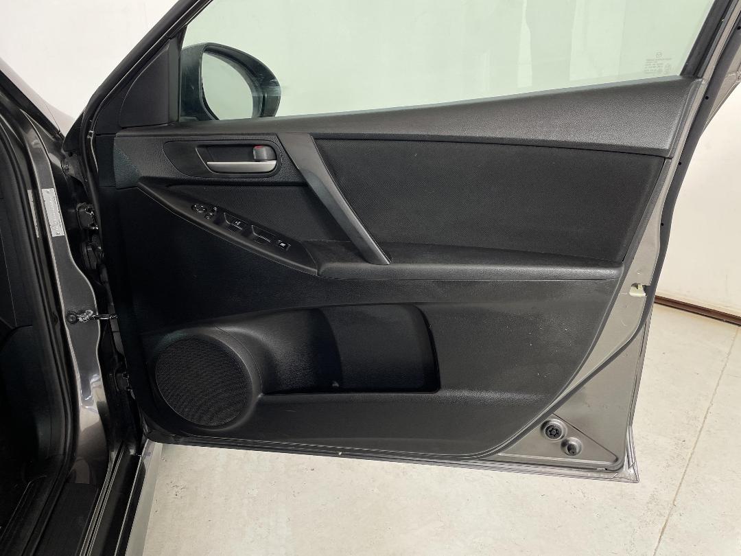 Photo '15' of Mazda Axela