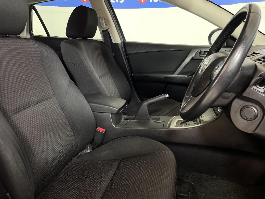 Photo '16' of Mazda Axela