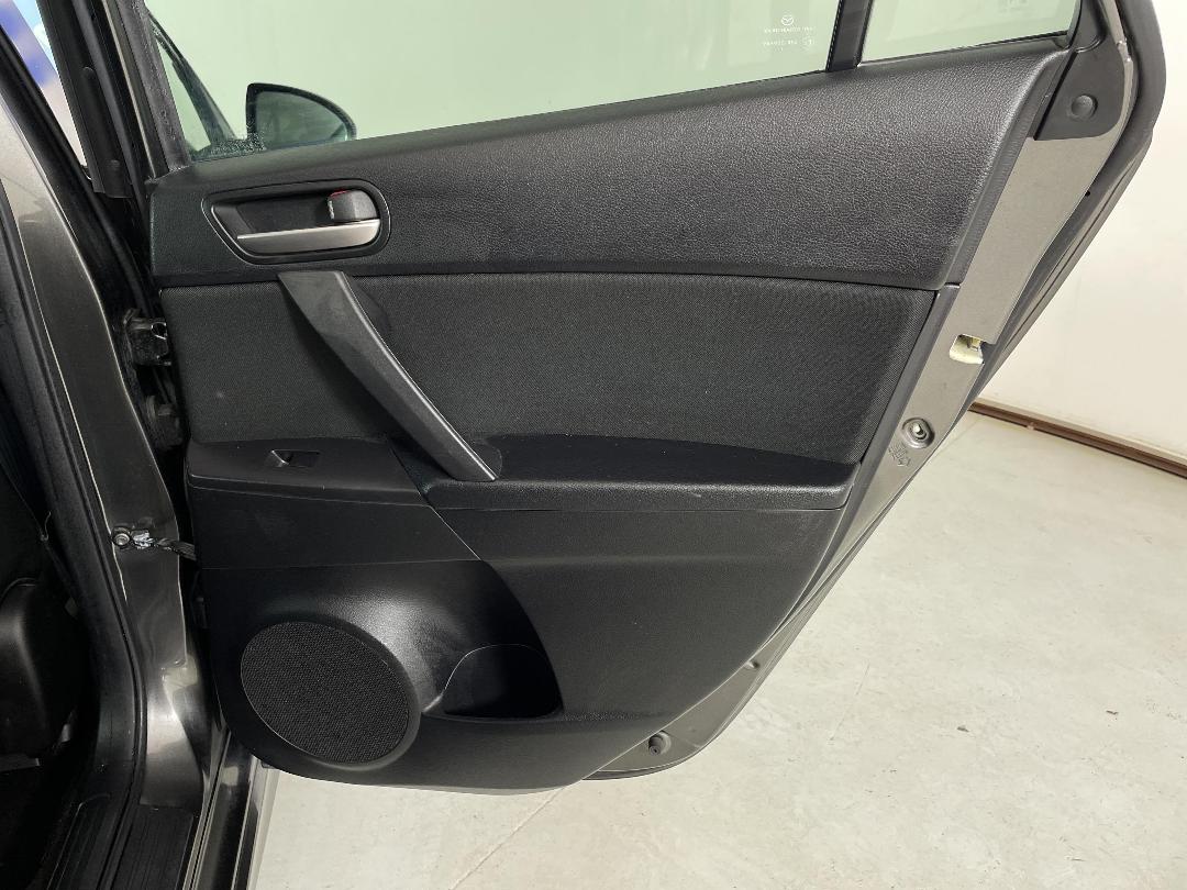 Photo '19' of Mazda Axela