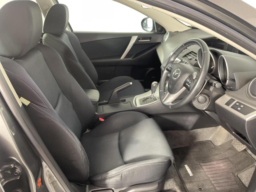 Photo '16' of Mazda Axela