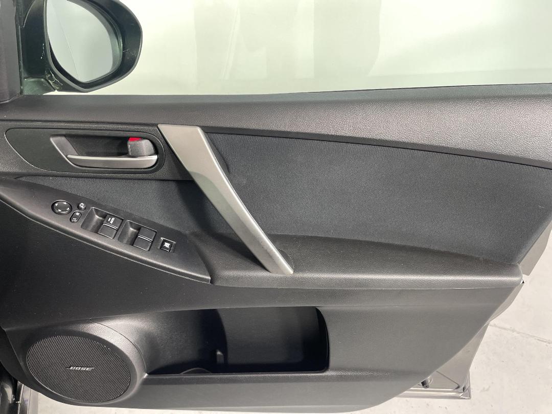 Photo '15' of Mazda Axela