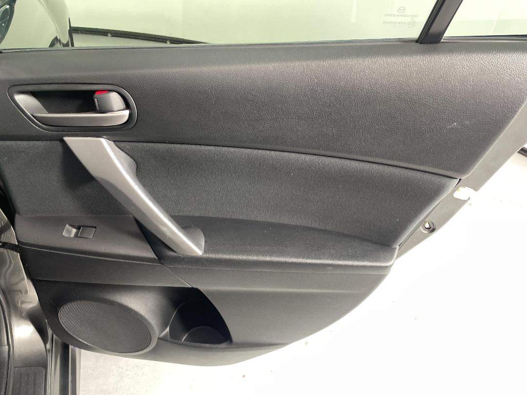 Photo '19' of Mazda Axela