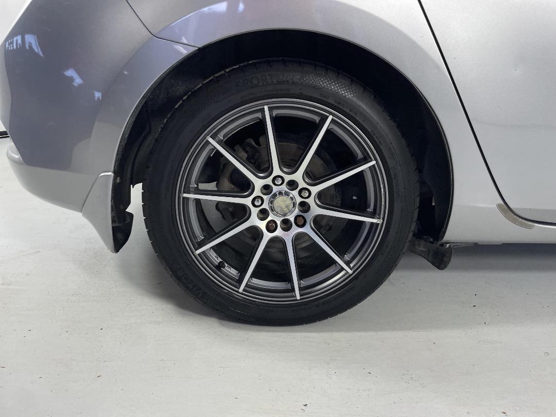 Photo '12' of Mazda Axela