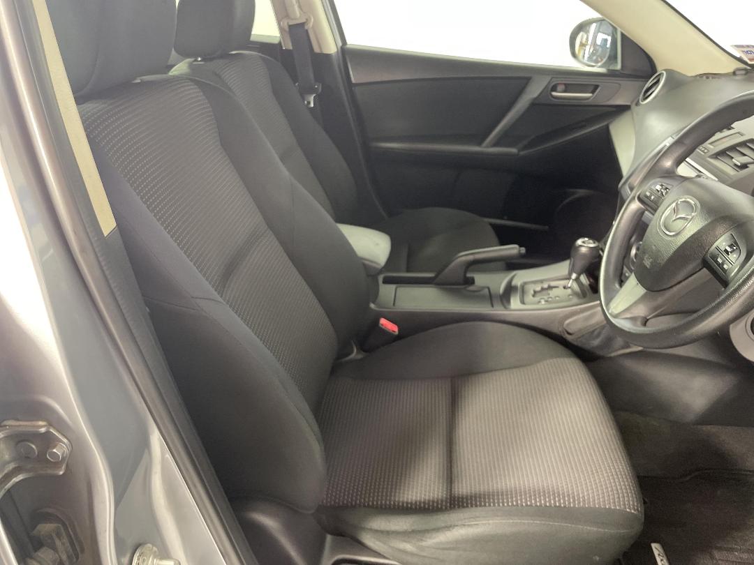 Photo '16' of Mazda Axela