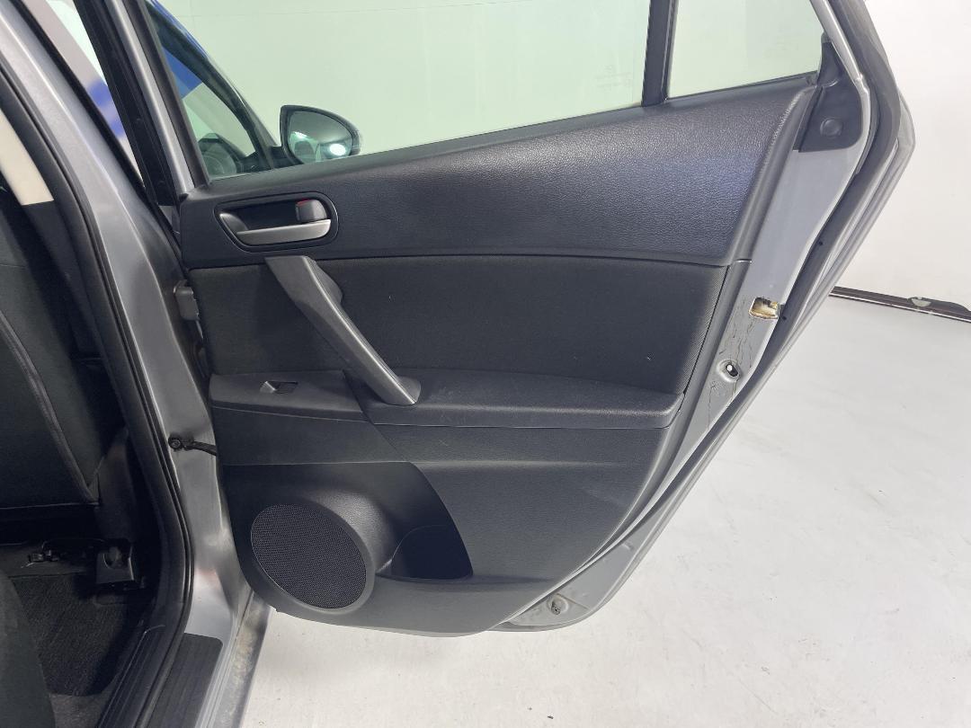 Photo '19' of Mazda Axela