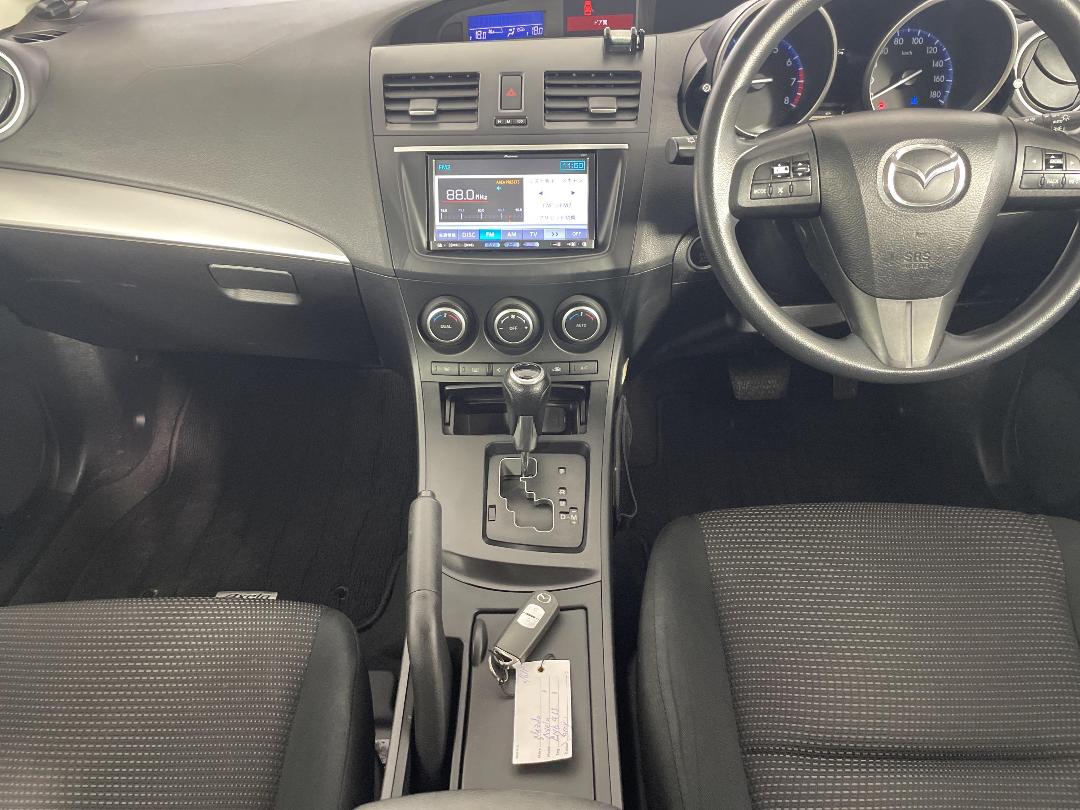 Photo '18' of Mazda Axela