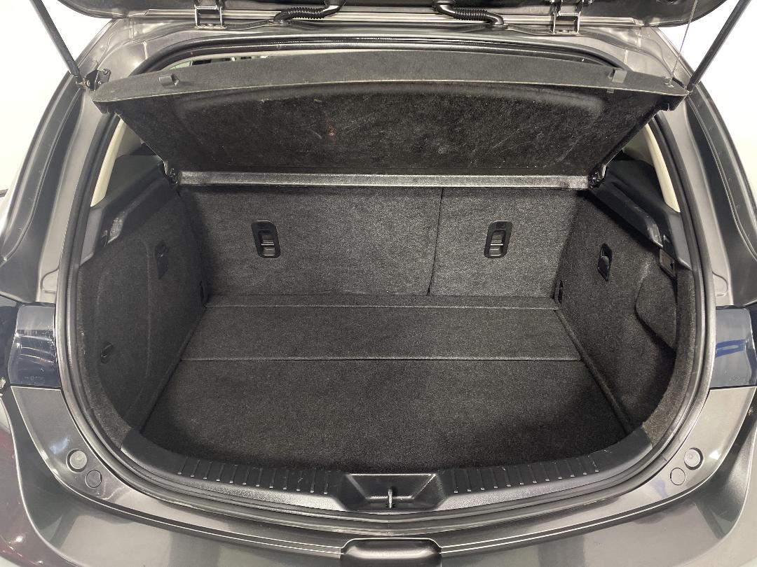 Photo '14' of Mazda Axela