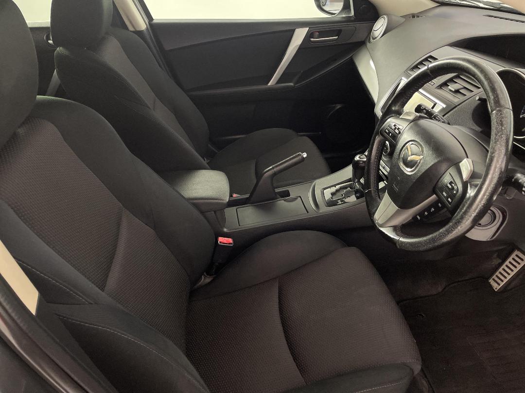 Photo '16' of Mazda Axela