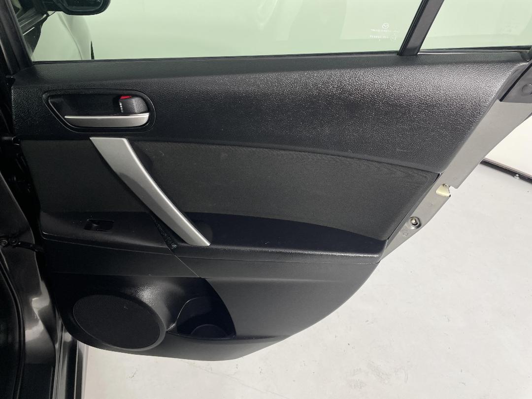 Photo '19' of Mazda Axela