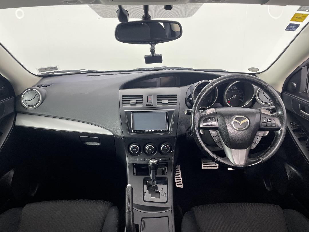 Photo '17' of Mazda Axela