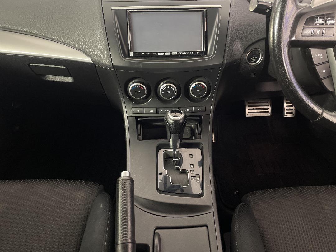 Photo '18' of Mazda Axela