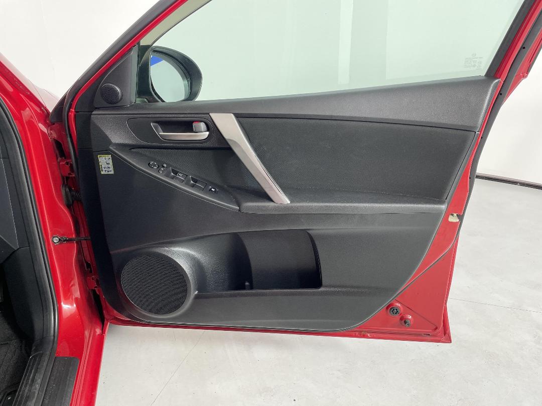 Photo '15' of Mazda Axela