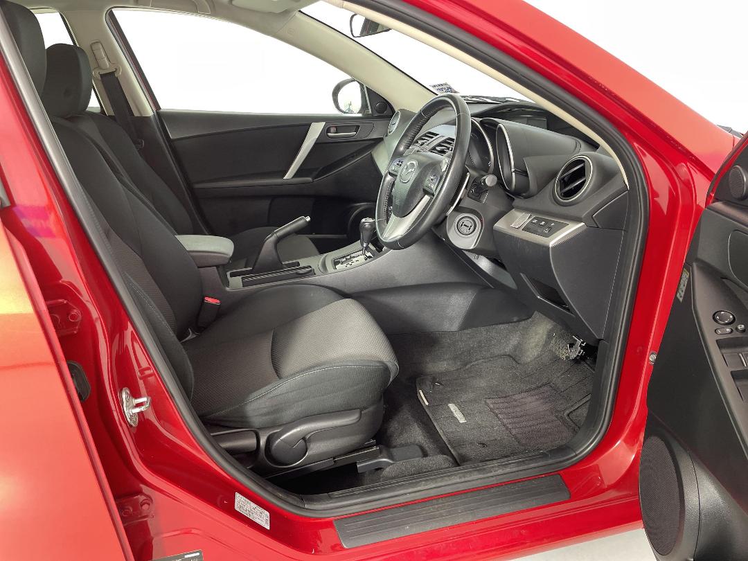 Photo '16' of Mazda Axela