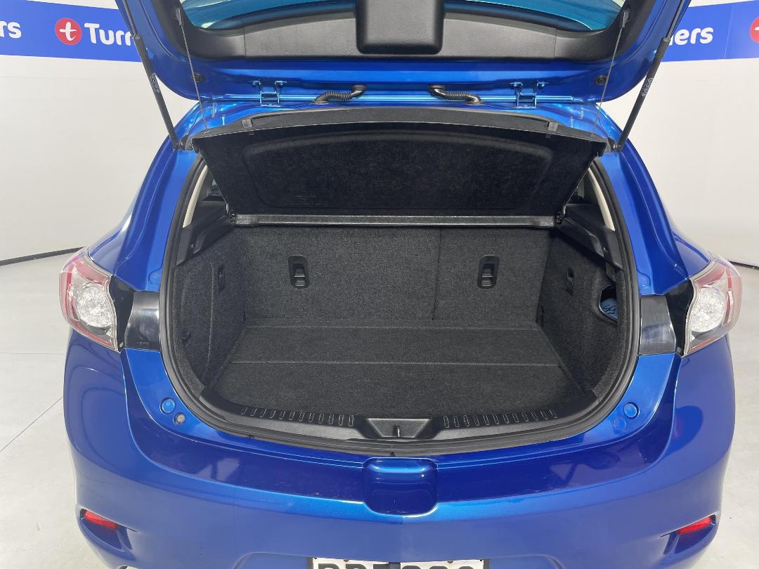 Photo '14' of Mazda Axela