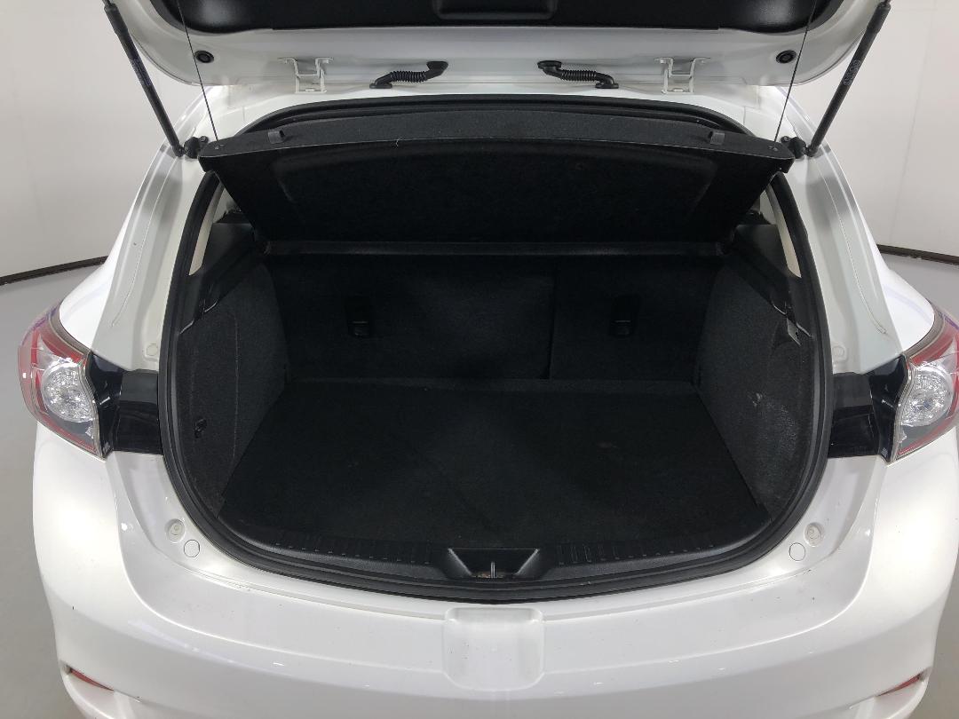 Photo '14' of Mazda Axela