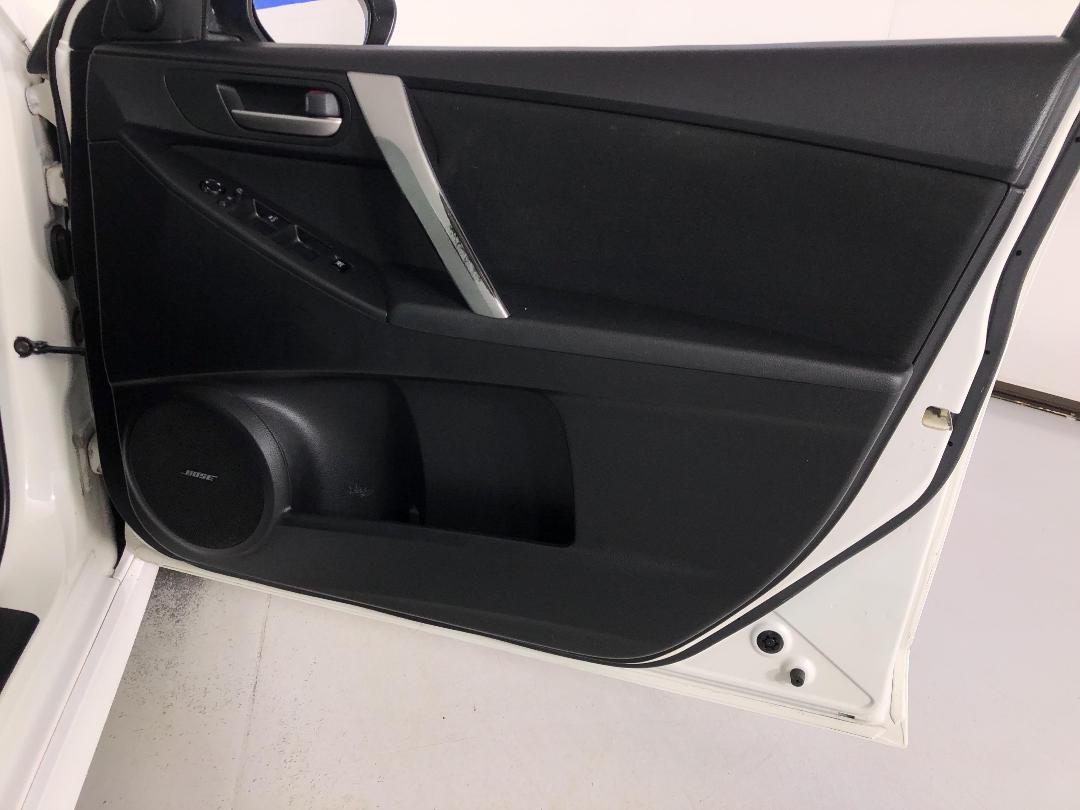 Photo '15' of Mazda Axela