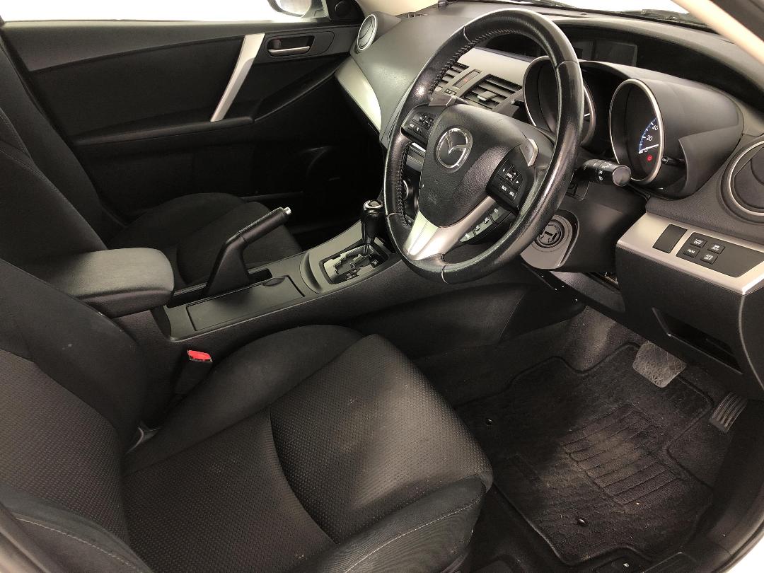 Photo '16' of Mazda Axela