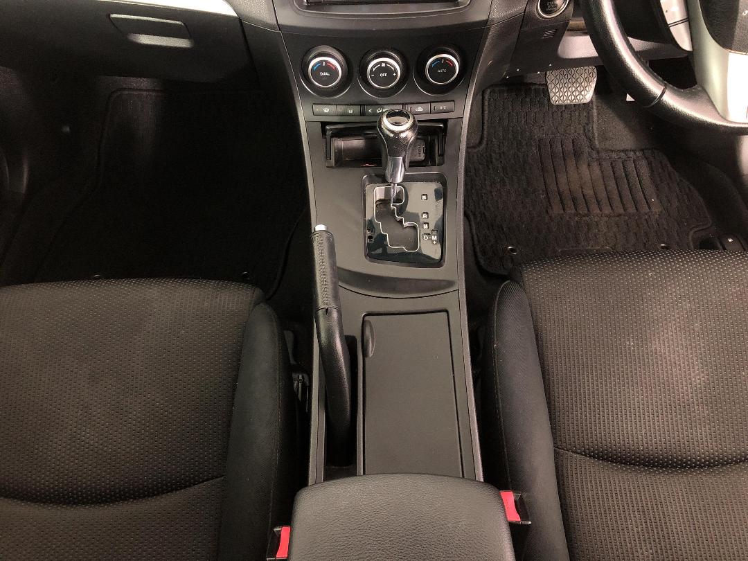 Photo '18' of Mazda Axela