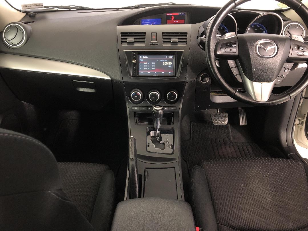 Photo '17' of Mazda Axela