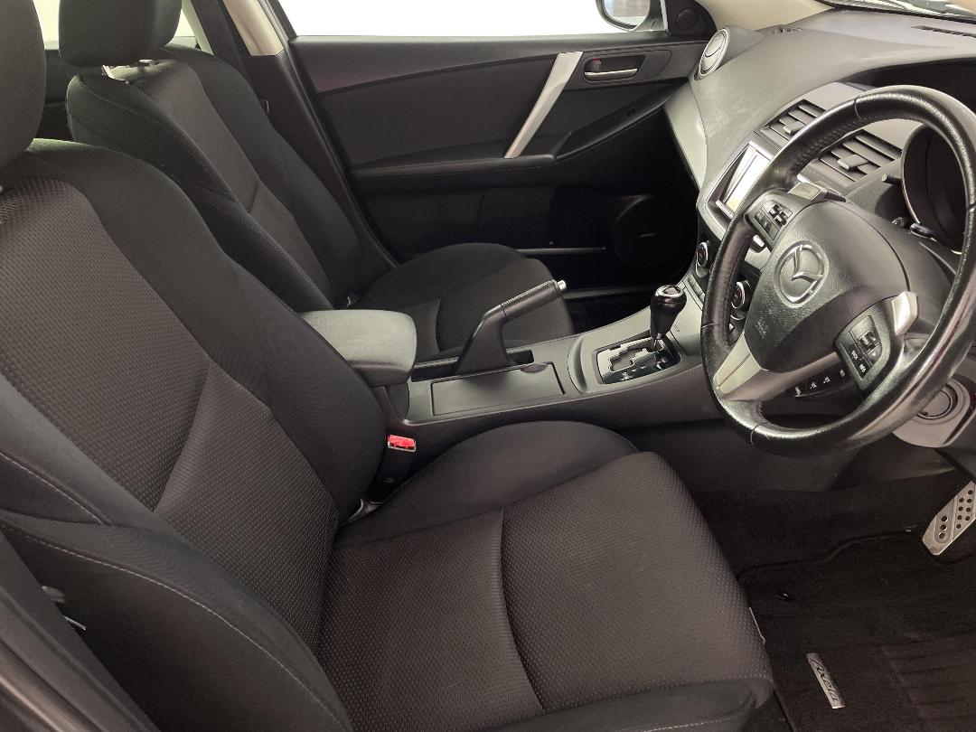 Photo '16' of Mazda Axela Photo '16' of Mazda Axela