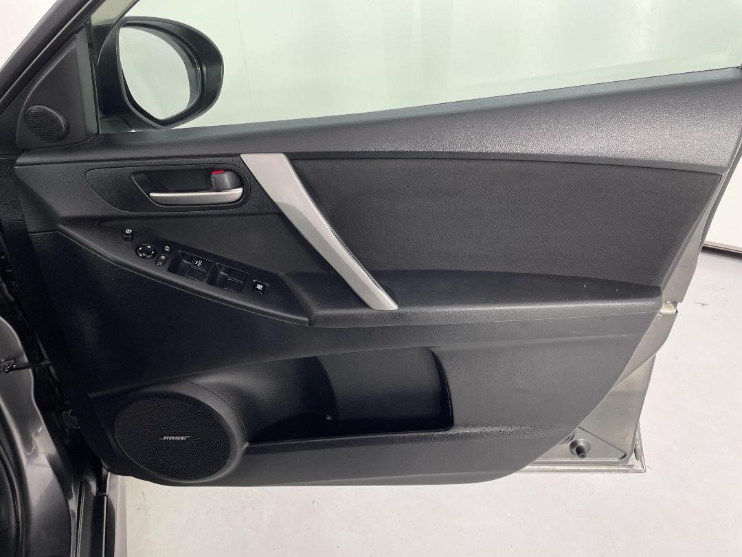 Photo '15' of Mazda Axela Photo '15' of Mazda Axela