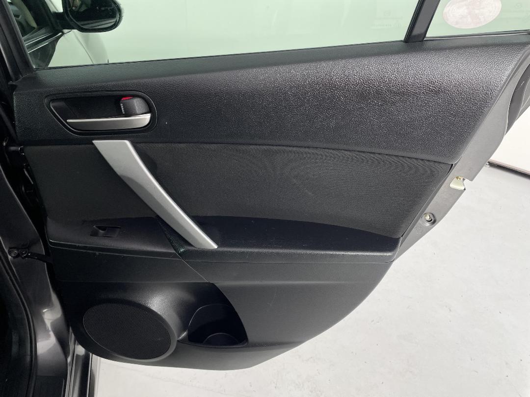 Photo '19' of Mazda Axela Photo '19' of Mazda Axela