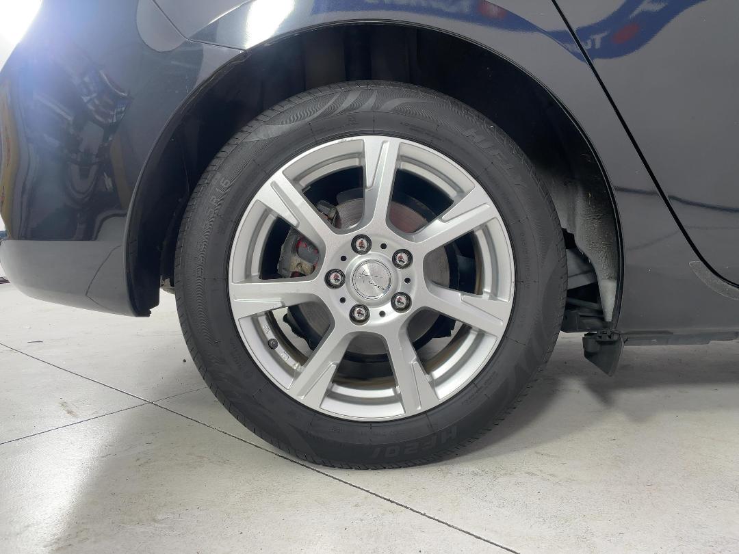 Photo '12' of Mazda Axela Photo '12' of Mazda Axela