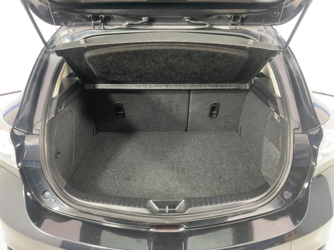 Photo '14' of Mazda Axela Photo '14' of Mazda Axela