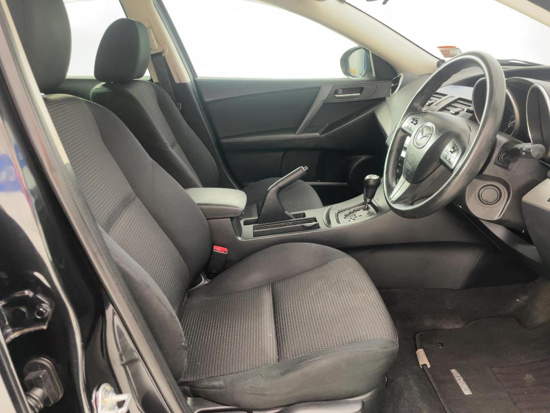 Photo '16' of Mazda Axela Photo '16' of Mazda Axela