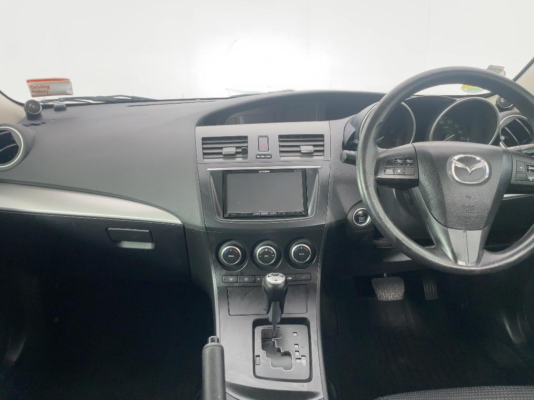 Photo '17' of Mazda Axela Photo '17' of Mazda Axela