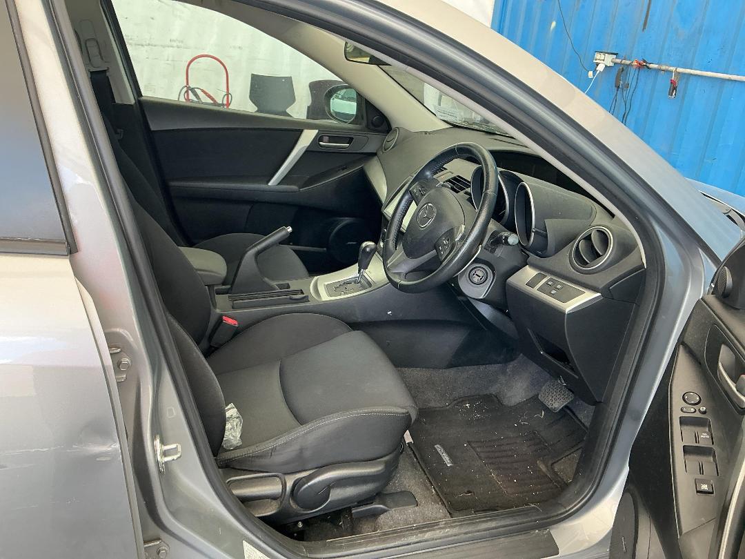 Photo '15' of Mazda Axela