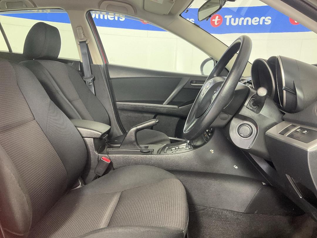 Photo '16' of Mazda Axela Photo '16' of Mazda Axela