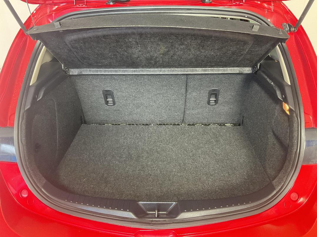 Photo '14' of Mazda Axela Photo '14' of Mazda Axela