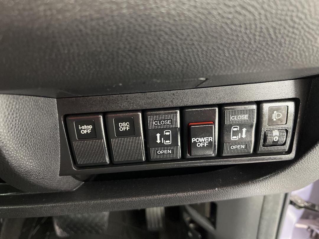 Photo '25' of Mazda Biante Photo '25' of Mazda Biante