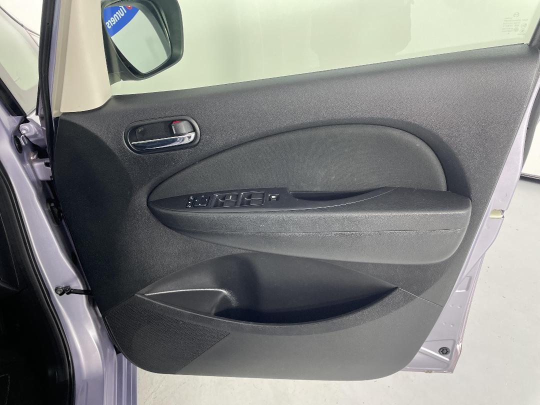 Photo '15' of Mazda Biante Photo '15' of Mazda Biante