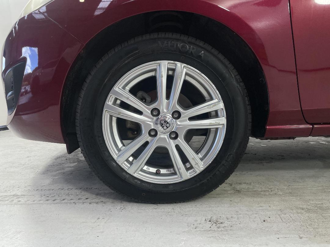 Photo '10' of Mazda Demio