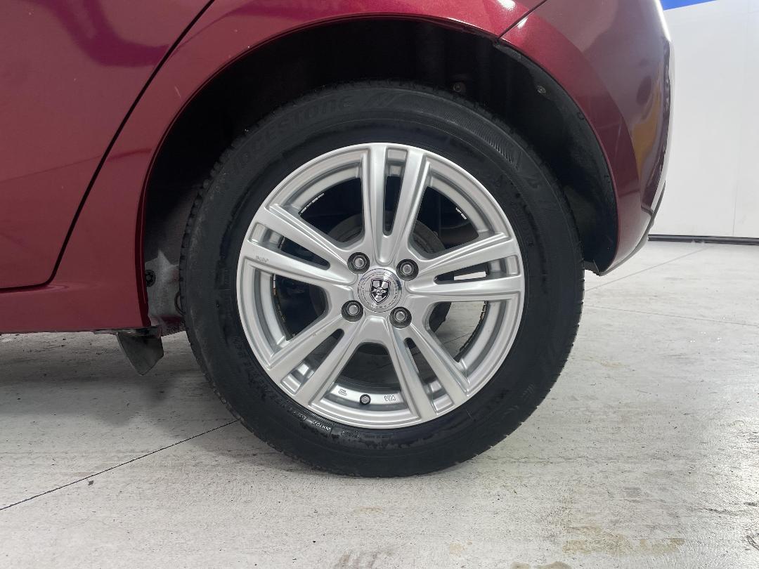 Photo '11' of Mazda Demio