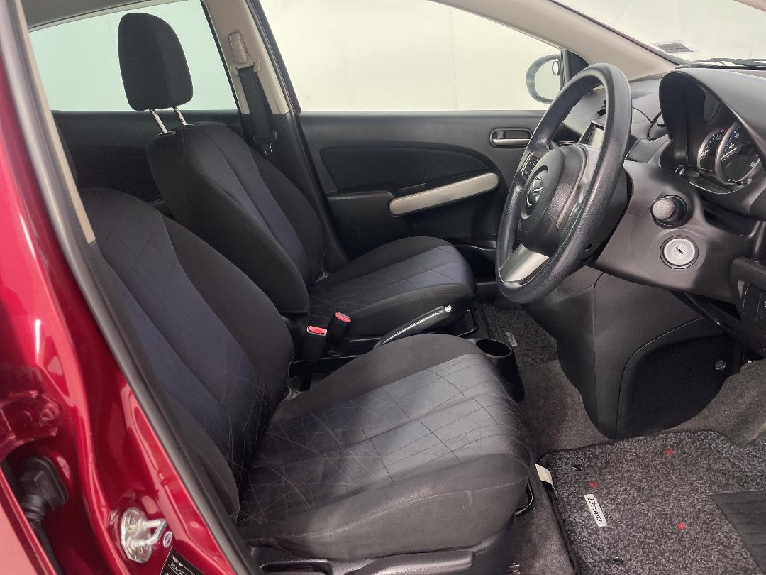 Photo '16' of Mazda Demio