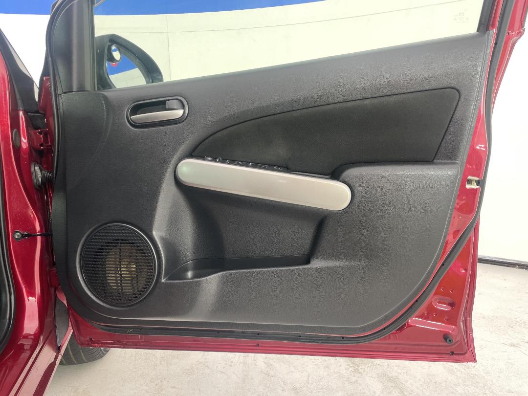 Photo '15' of Mazda Demio